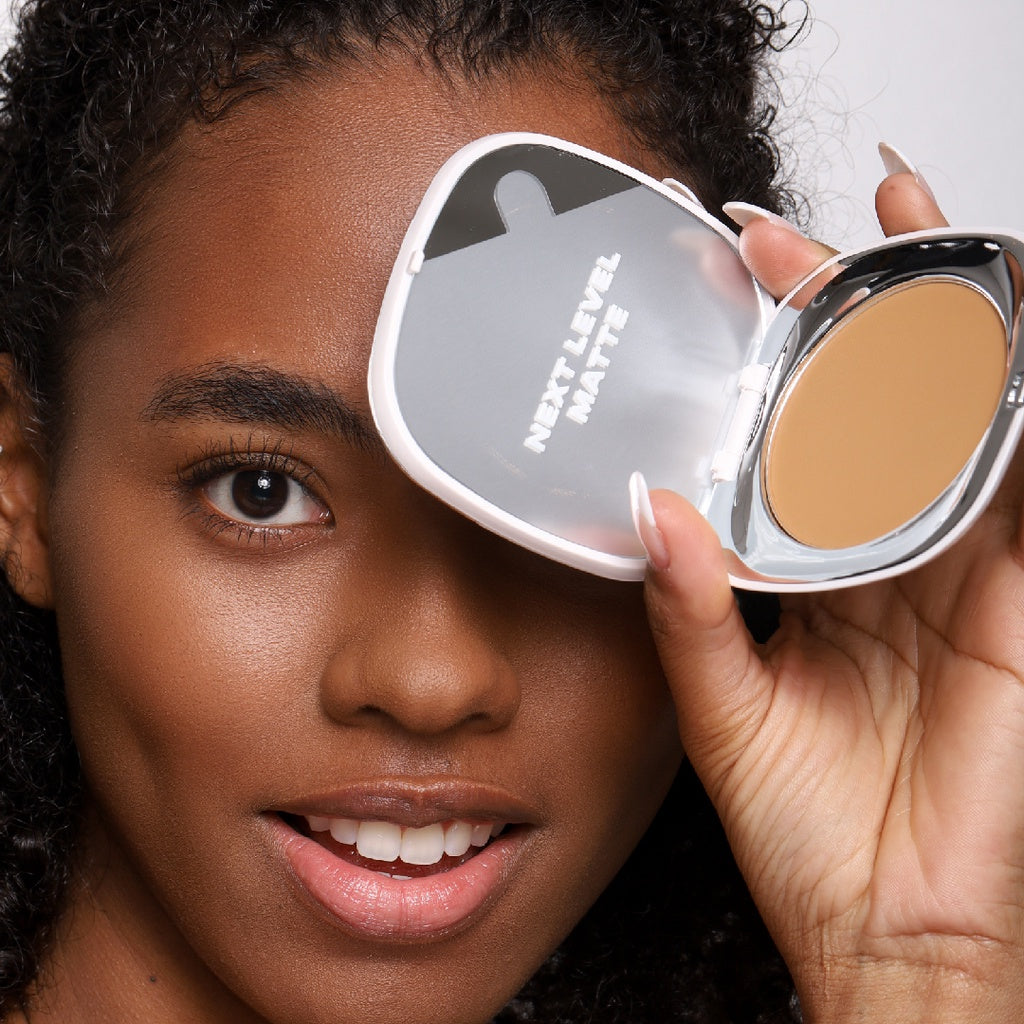 True Flex Powder Foundation in Saddle (OLD PACKAGING)